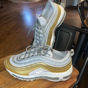 🌟Unique Nike Tennis Shoes Size 8 Great condition!!🌟